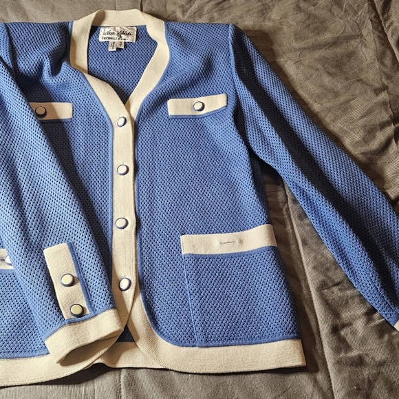 Suit - Picture 4 of 7